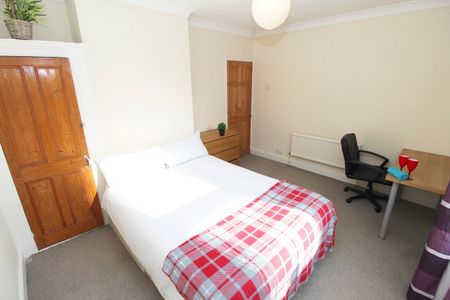 5 bedroom house to rent Harrow Road, Southsea, PO5 - Photo 4