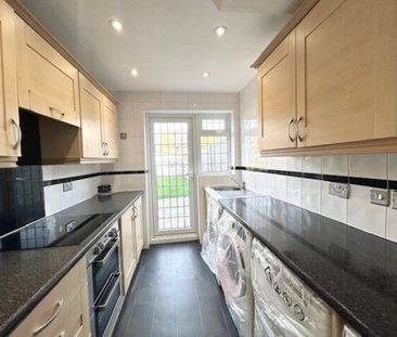 Beechfield Gardens, Romford. RM7 0EJ, Property for rent - Photo 3