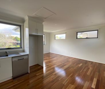 Stylish Townhouse with Street Frontage! - Photo 5