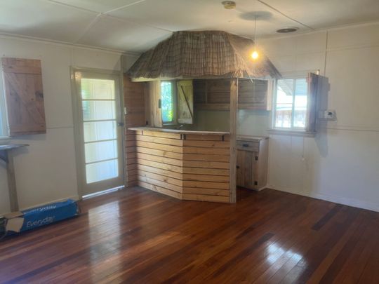 Spacious Home with Rear Studio - Photo 1