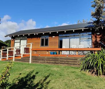 Chic 1BR Beachside Retreat - Peka Peka - Photo 2