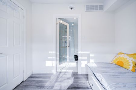 For Lease - 5 Sorauren Avenue Unit# 3, Toronto, Ontario - Photo 3
