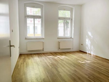 Für kleine Familien in günstiger Lage. Eine kleine 4-Zimmer-Wohnung in der südlichen Innenstadt - Photo 2