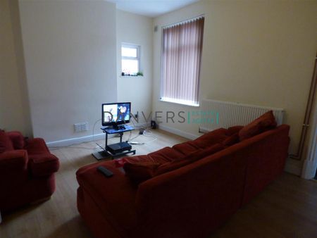 5 bedroom end of terrace house to rent - Photo 2
