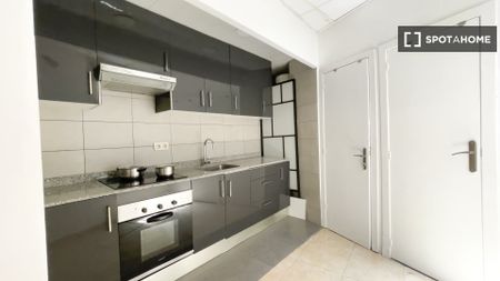 barcelona, Catalonia 08002 - Photo 5