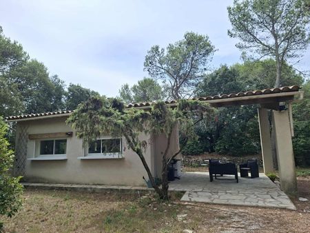 Location - Studio meublé de 27 m² avec terrasse couverte, parking, terrain et piscine communs - Photo 5