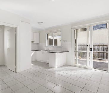 Light-Filled Villa in Prime Caulfield South Location - Photo 5