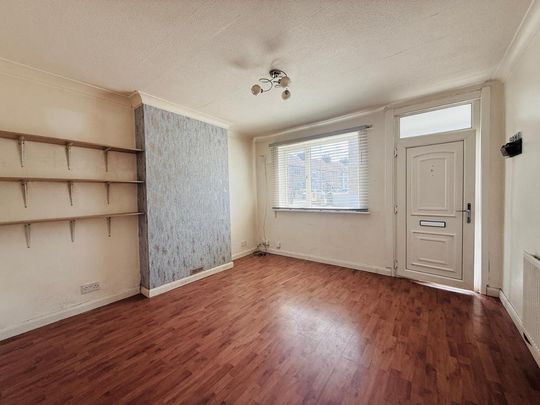 3 bedroom end of terrace house to rent - Photo 1