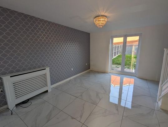 2 bedroom end of terrace house to rent - Photo 1