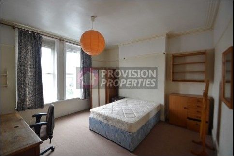 6 Bedroom Student Properties Leeds - Photo 1