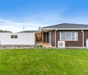 Spacious Fully Renovated Unit - Photo 3