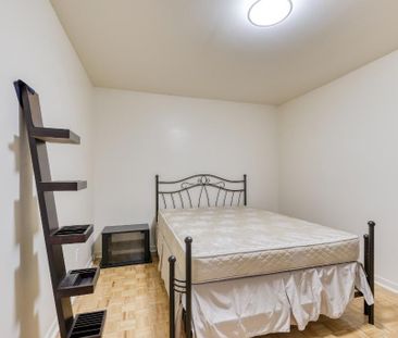 Très grand 3 1/2 , au demi-sous-sol d'un duplex dans emplacement tr... - Photo 1