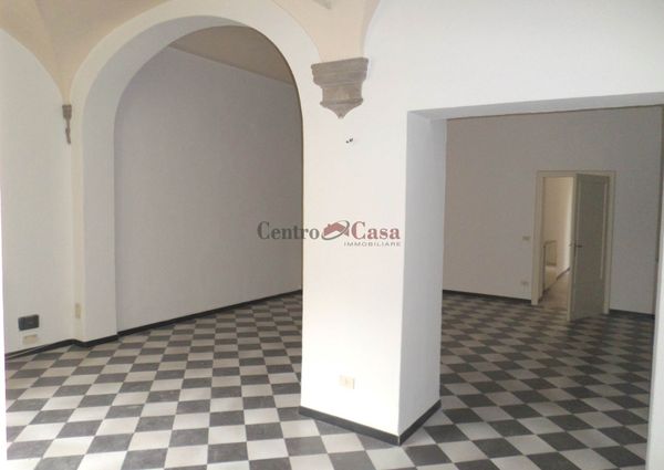 Appartamento non arredato, di ampia metratura, con 3 camere!