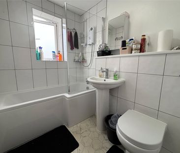 Ascot Court, Aldershot, Hampshire, GU11 - Photo 6