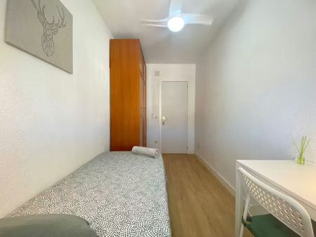 Calle de Sierra Carbonera, Madrid, Community of Madrid 28053 - Photo 3