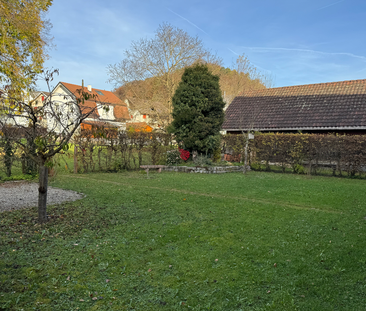 WOHNEN IN EINEM HISTORISCHEN GEBÄUDE MIT GROSSEM GARTEN! - Foto 2
