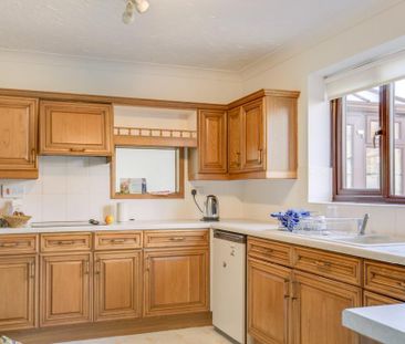 3 bedroom detached house to rent - Photo 5