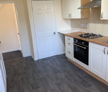 4 Bed Semi-Detached House, Parkway, BD5 - Photo 5