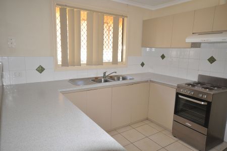 Comfortable 3x1 Close to Shops, Schools & Local Amenities - Photo 4