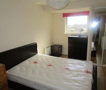 3 bedroom flat to rent - Photo 5