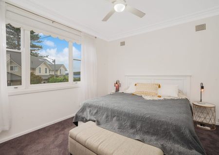 Beautifully Presented 3-Bedroom Home with stunning views of Lake Macquarie - Photo 3