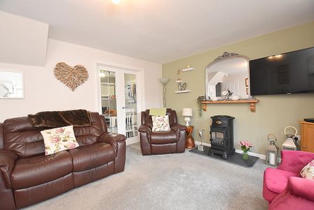 4 bedroom detached house to rent - Photo 2