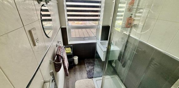 1 bed Apartment - To Let - Photo 2