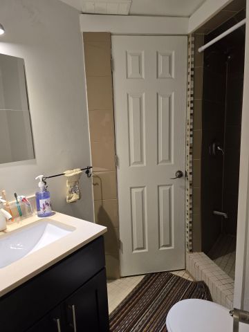 For Lease - 21 Laurel Valley Court, Vaughan, Ontario - Photo 2