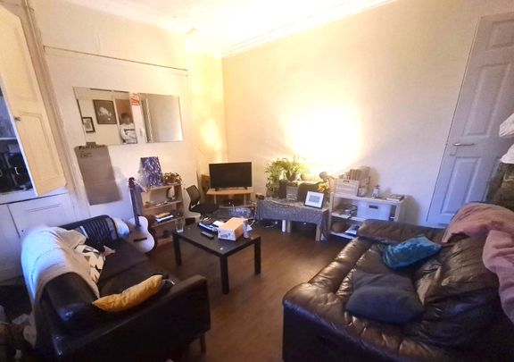 2 Bed - 17 Quarry Street, Woodhouse, Leeds - LS6 2JU - Student - Photo 1