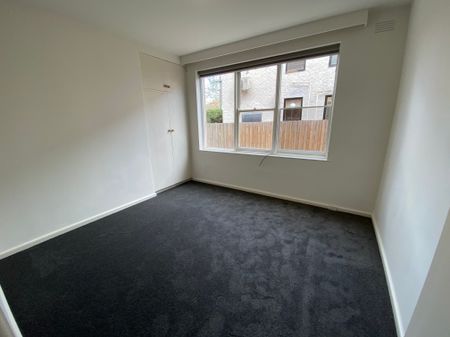 1 / 11 Crimea St, St Kilda - Photo 3