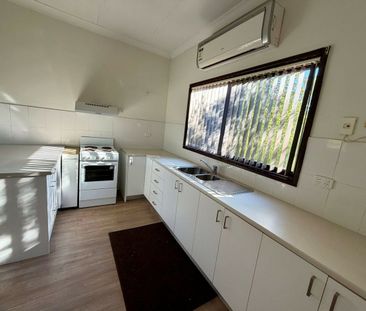 Spacious 2 Bedroom Granny Flat in Peaceful Rural Setting - Photo 4