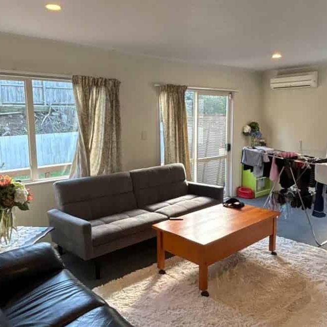 3 Bedroom Beautiful Home in Ellerslie - Photo 1