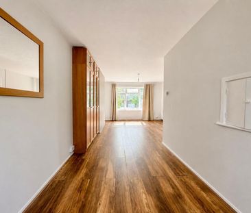 2 bedroom Property To Let Total Size: 819 SQ FT - Photo 5
