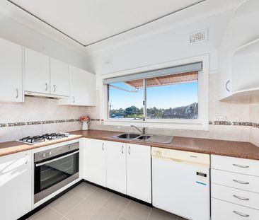 Single-Level Living in Convenient Location - Photo 1