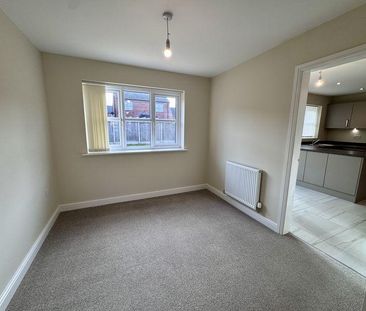 4 bedroom detached house to rent - Photo 3