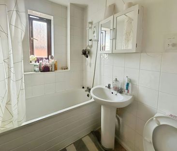 Semi-detached house to rent on - Photo 1