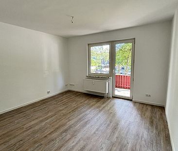 Kleine, modernisierte 3 ZKB-Wohnung mit Balkon - Foto 1