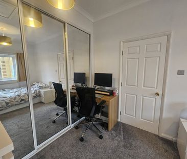 2 Bed Terraced House, Hardy Close, SE16 - Photo 4