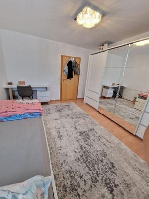 Exklusive, lichtdurchflutete 3-Zimmer-Wohnung im 8. Stock mit Balkon und Tiefgarage - Photo 1