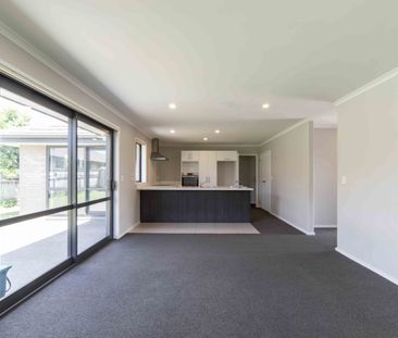 Executive Family Home - Photo 2