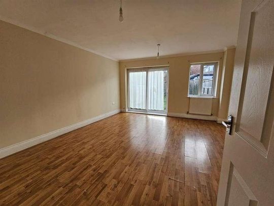 Church Hill, Loughton, IG10 - Photo 1