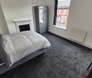 4 bedroom terraced house to rent - Photo 6