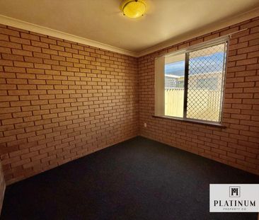 Bright, Spacious & Coastal – Your Bunbury Haven Awaits - Photo 3