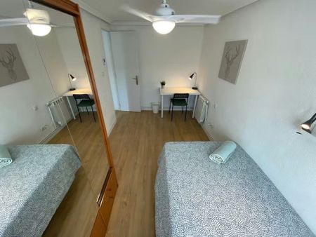 Calle de Benalmádena, Madrid, Community of Madrid 28018 - Photo 5