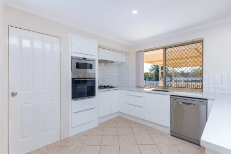 “Heathridge Haven: Large family home” - Photo 5