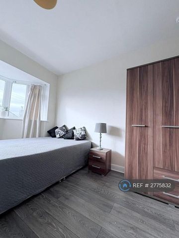 1 bedroom in a house share to rent - Photo 4