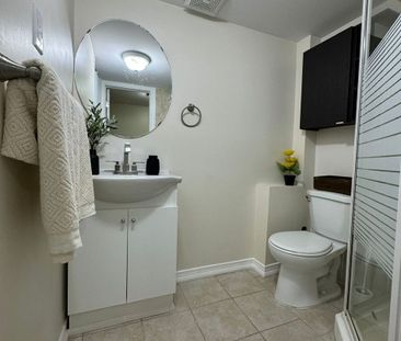 For Lease - 42 Keefer Court, Vaughan, Ontario - Photo 6