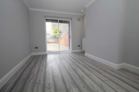 3 bed Semi Detached for rent - Photo 2