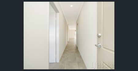 Near new seaside home - Photo 2