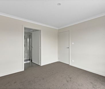 Modern and Spacious - Photo 4